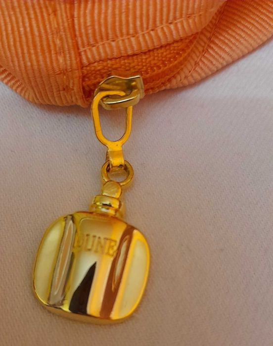 Продавам дамски парфюм дезодорант  Dune на Dior 100 мл. спрей