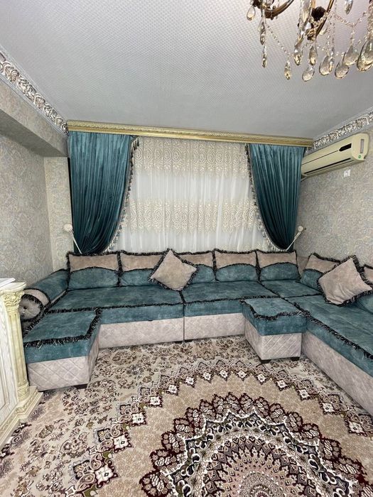 Мебельный диван в хорошем состоянии