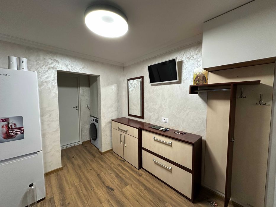 Închiriez Apartament 2 Camere Etaj 2 Decoamndat Modern