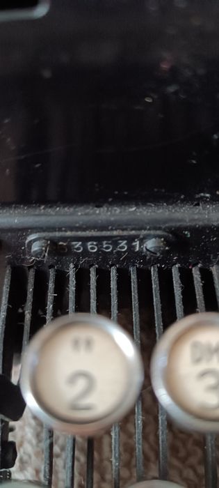 Vând mașina de scris ADLER