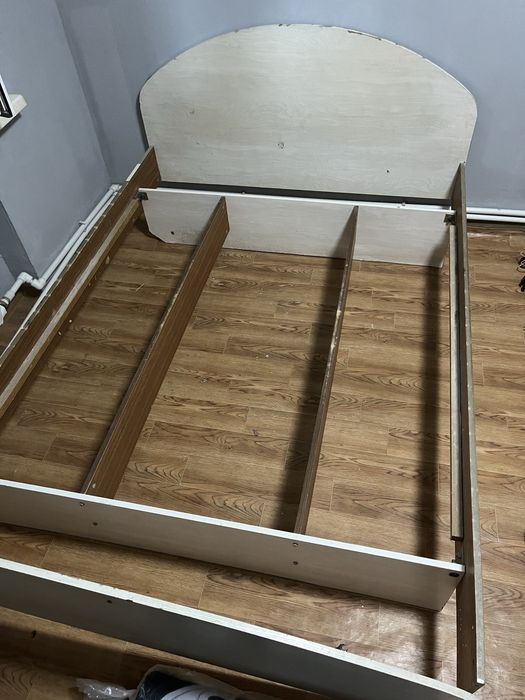 Продам Тахту без матраса
