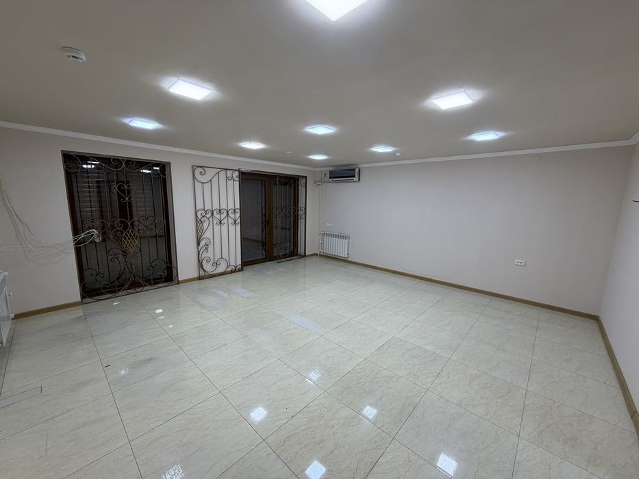 Аренда под офис 3/1/4 81кв/м ул.БИЙ Горький 1-линия вдоль дороги