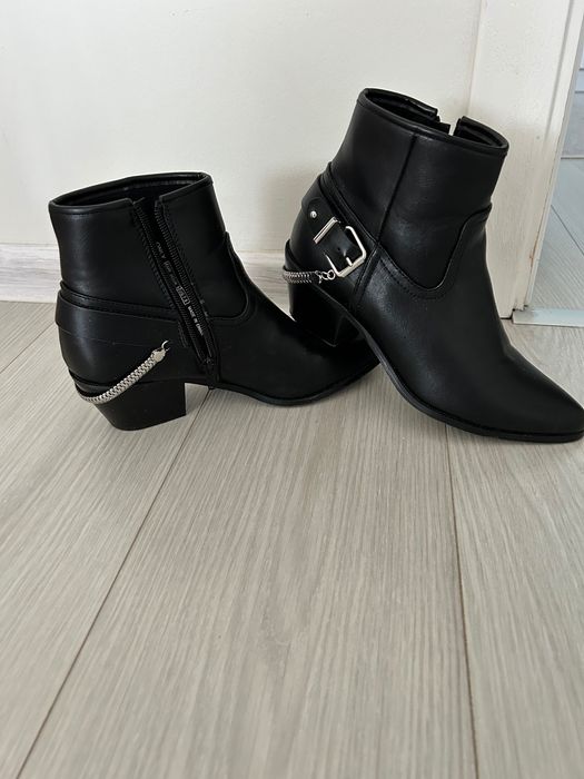 Боти с малък ток размер 38