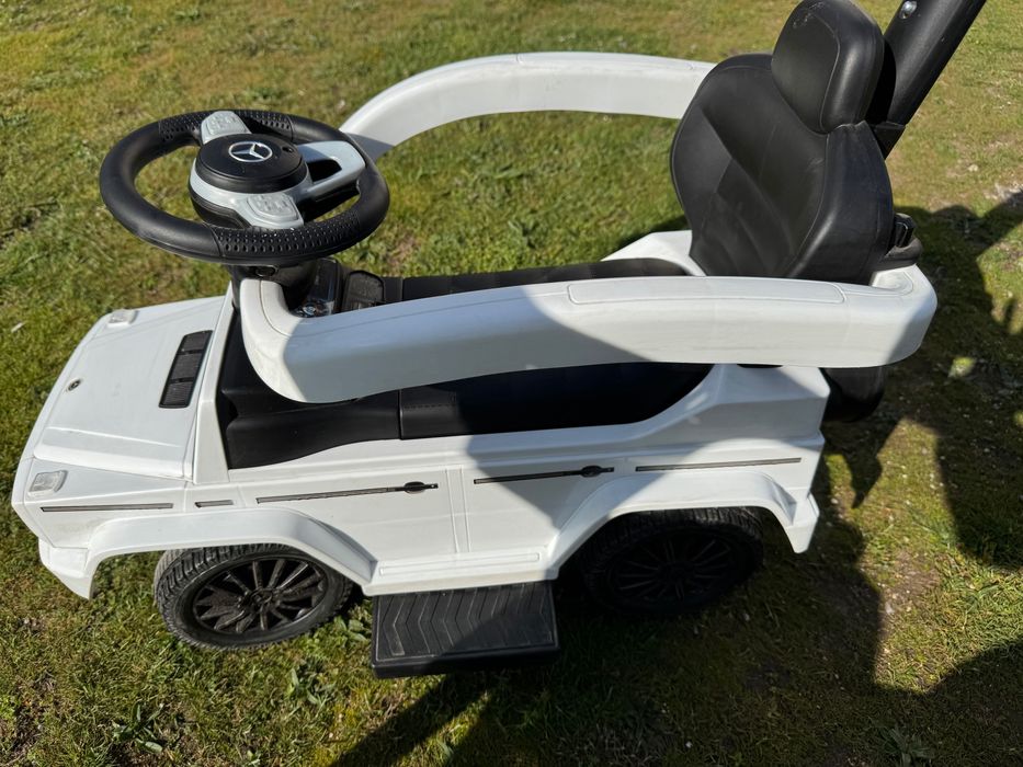 Кола за момче, момиче с управление на родител