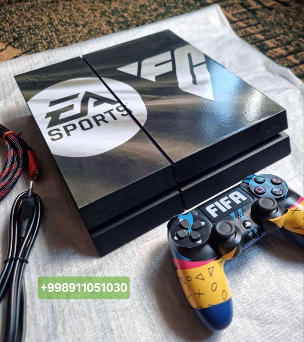 PlayStation 4 500 GB plomba holatda.