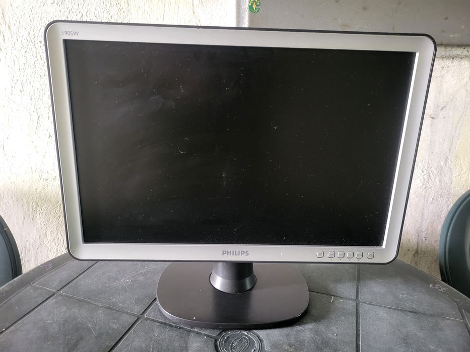 Продавам монитор Philips HWS8190T