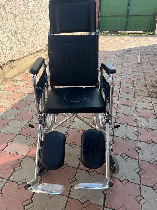 Инвалидное кресло с высокой спинкой