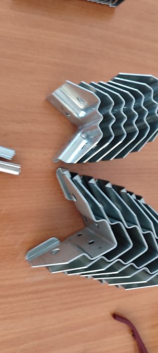 Крепеж для труб угловой 20/20