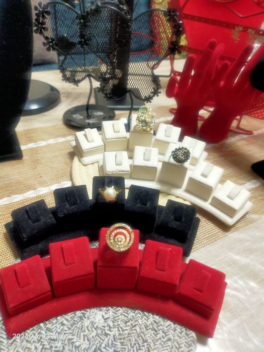 Маникены для витрина бижутерии