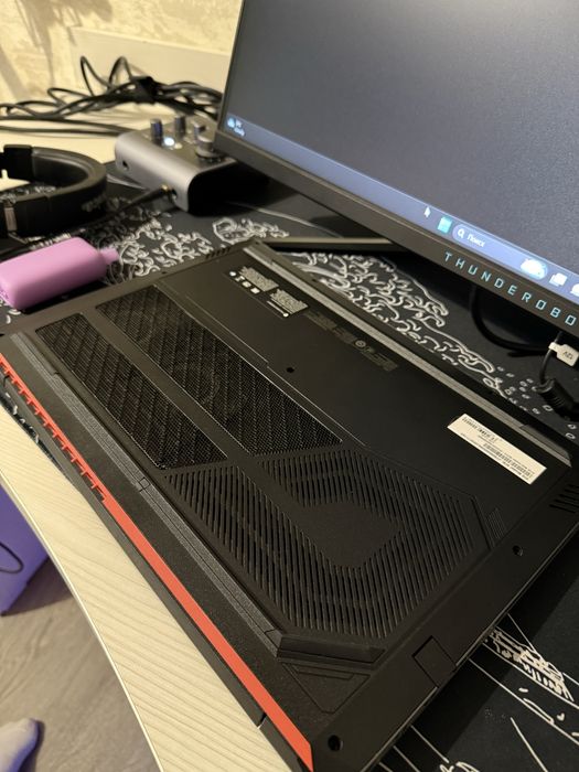 Продам игровой ноутбук Thunderobot