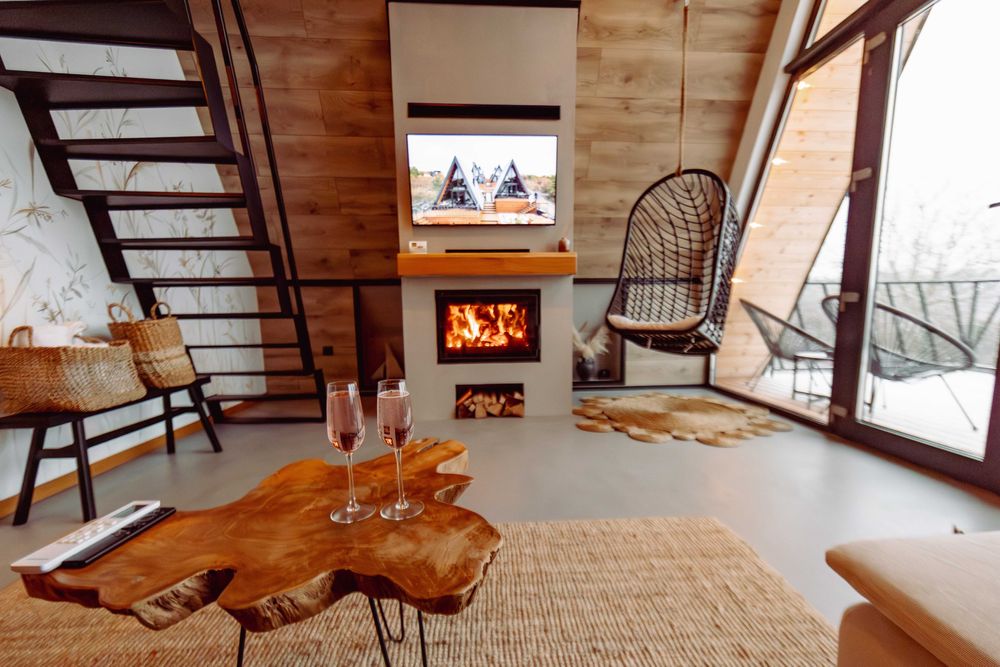 Valentine’s Day la BY THE LAKE – Cabane A-Frame cu vedere la lac