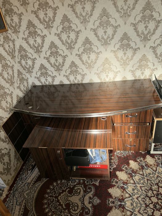 Стенка и офиснь стол атлична