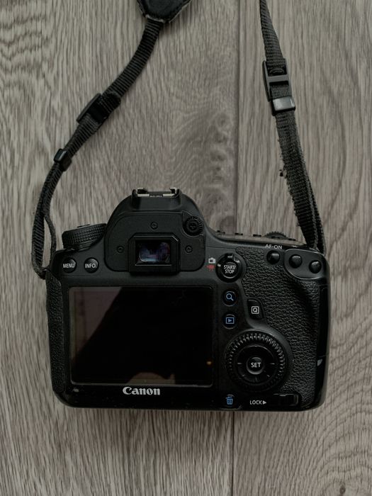 Продам Canon 6D в хорошем состоянии