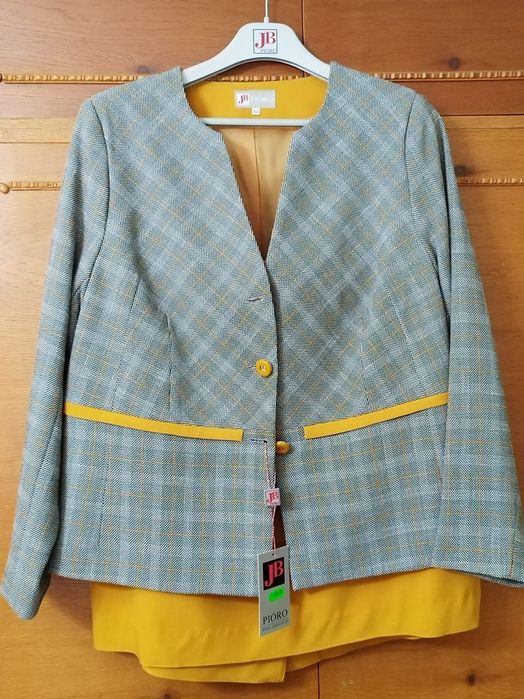 Costum de damă nepurtat