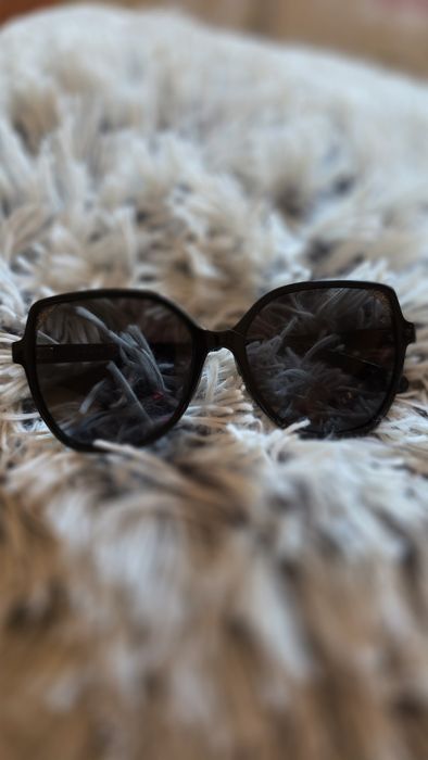 Продавам слънчеви очила