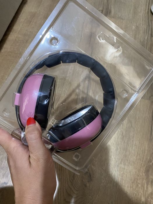 Casti antifonice roz NOI