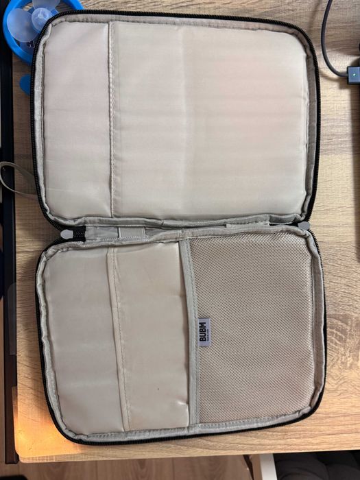 Vând pachet accesorii pentru iPad Air 10.9