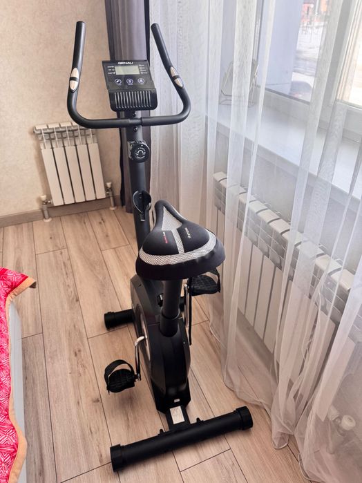 Продам велотренажер Genau UT-210