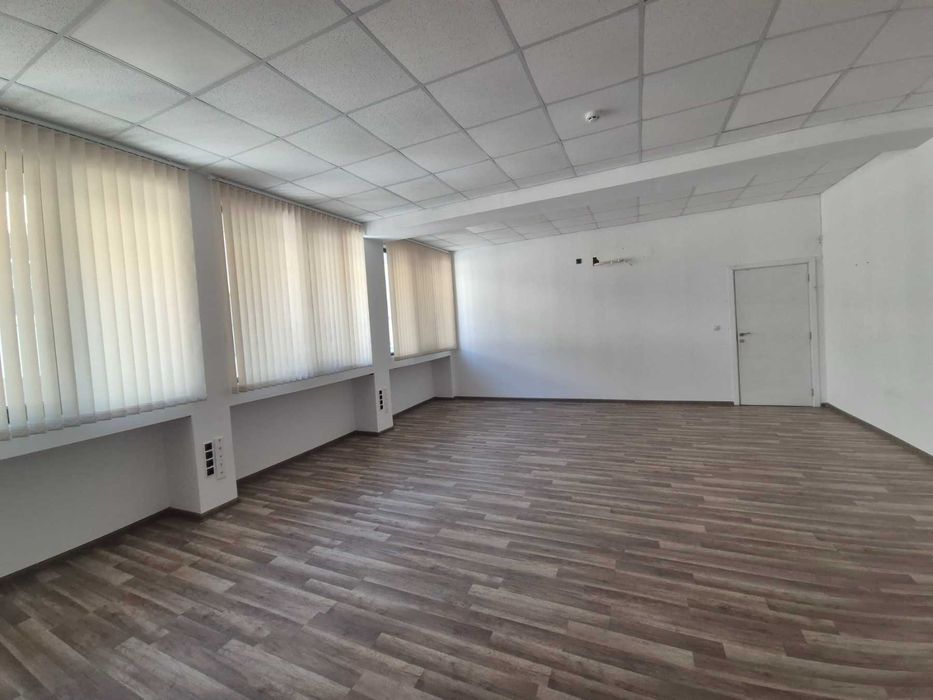 Дава се под наем Офис в Пловдив, Южен - 44 кв.м за 360 € - Снимка #1