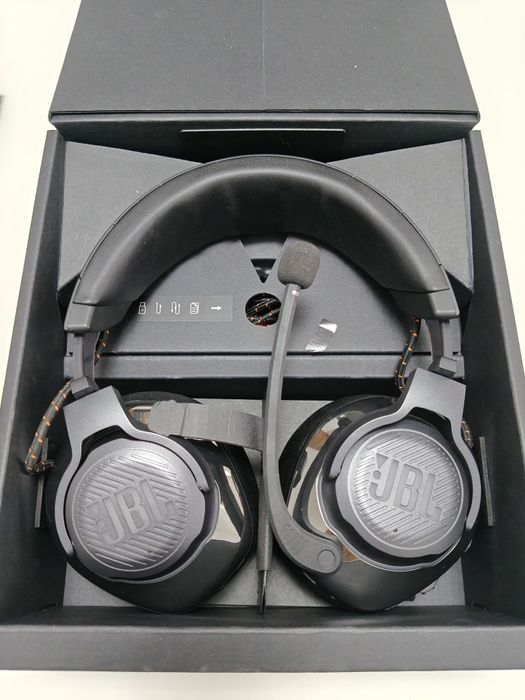 Casti wireless JBL Quantum 810 ca noi