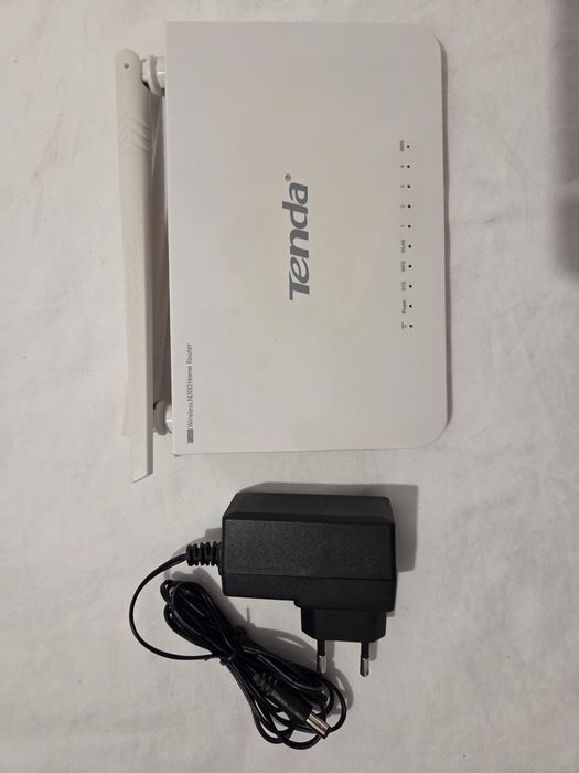 Router Wireless Tenda F300 N300 - functional, cu alimentator original