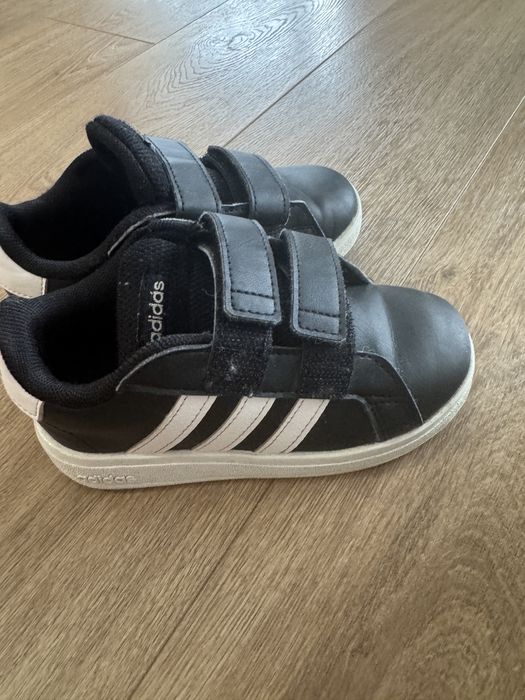Маратонки Adidas 26