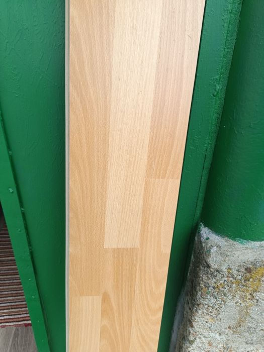 Продавам ламинат ,