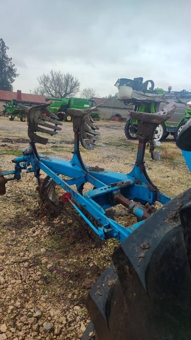 Плуг 3+1 тела Лемкен с конструкция на Волимат.