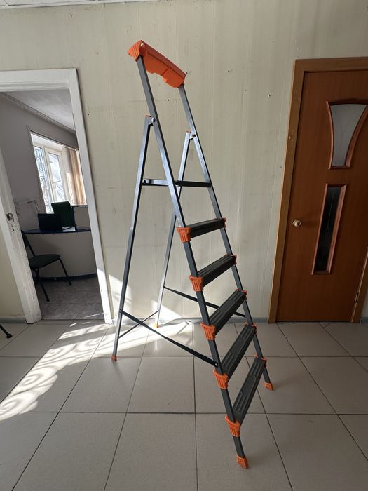 Стремянка, абсолютно новая