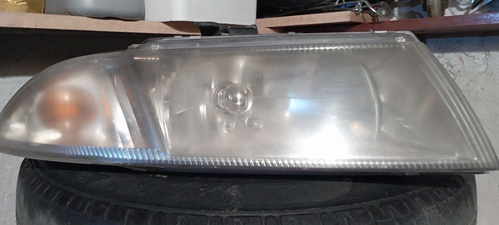 Десен фар за Мицубиши Каризма