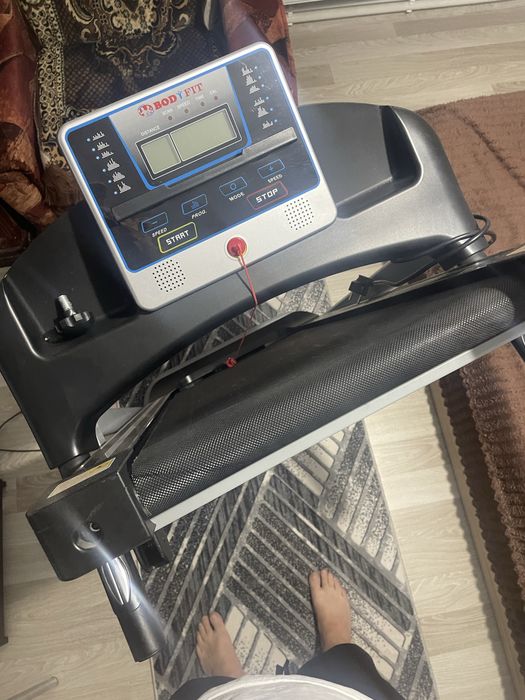 Vand banda de  alergare aproape noua.