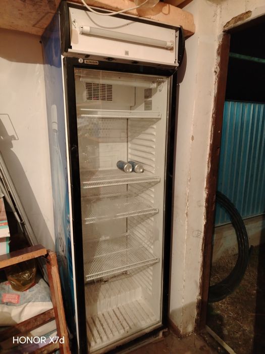 Витринный холодильник рабочий