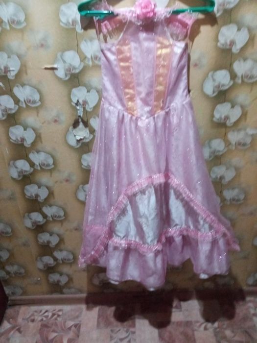 Платье для девочки 8-11 лет,не одно.            !9