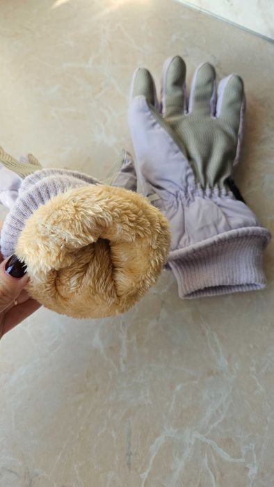 Перчатки зимние для девочки 7-10 лет.
