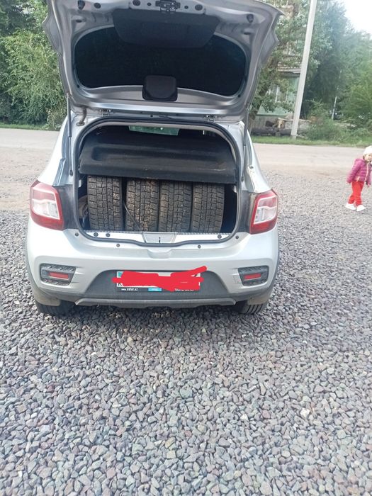 Продаеться машина рено сандеро степвей