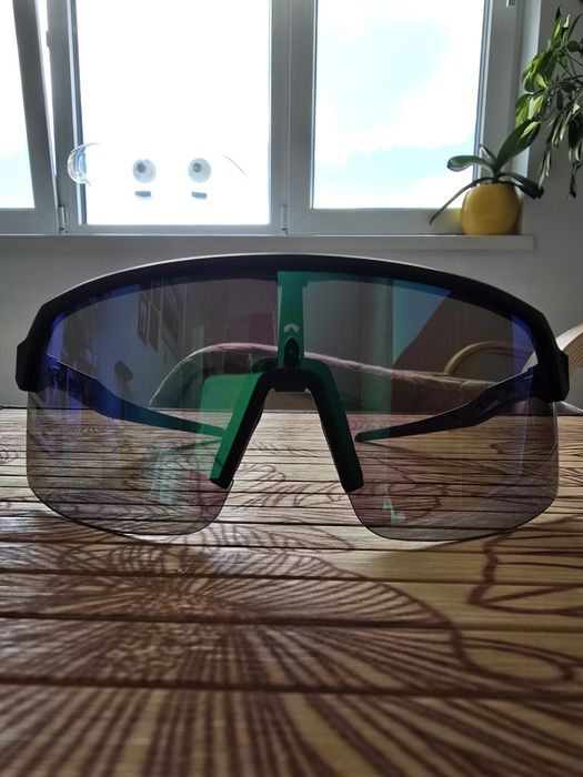 Слънчеви очила Oakley Sutro