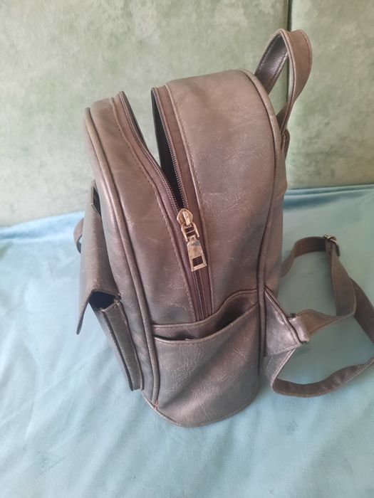 Рюкзак среднего размера серый