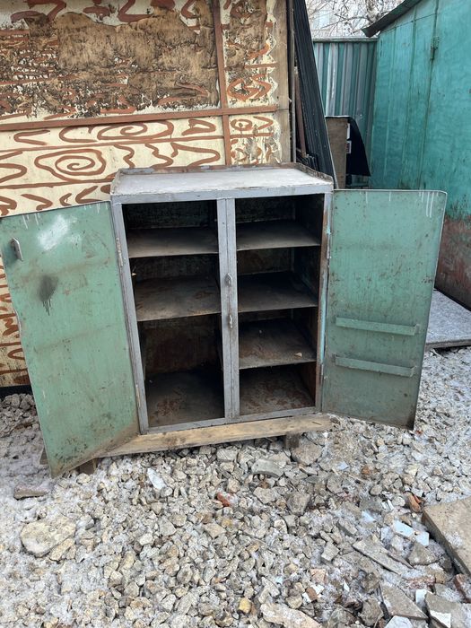 Продам шкаф металлический