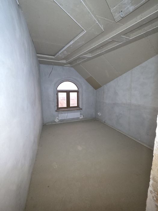 Срочно Трикотажка 65-мактаб 1 км 3 куча  7 соток 2 этажа зур хавли