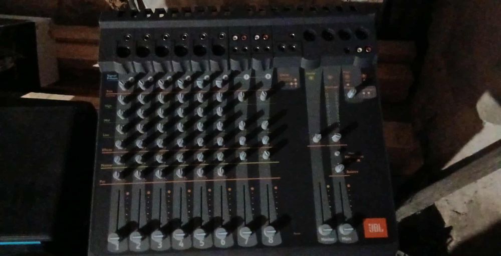 Продавам чисто нов пулт