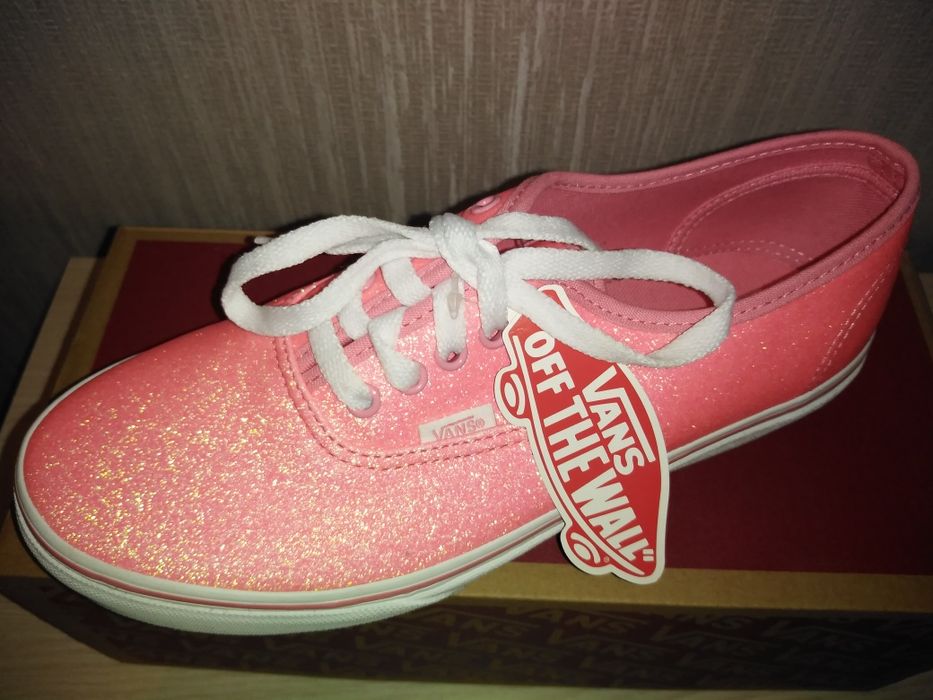 Продам новую обувь.