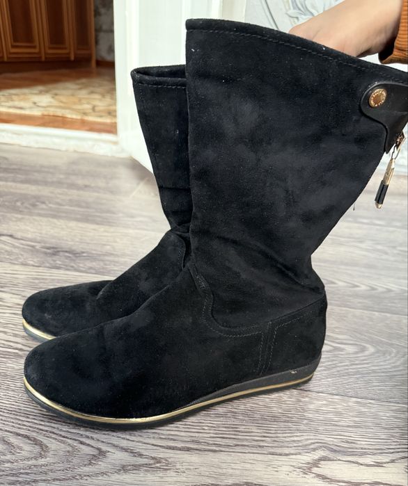Женские замшевые сапожки