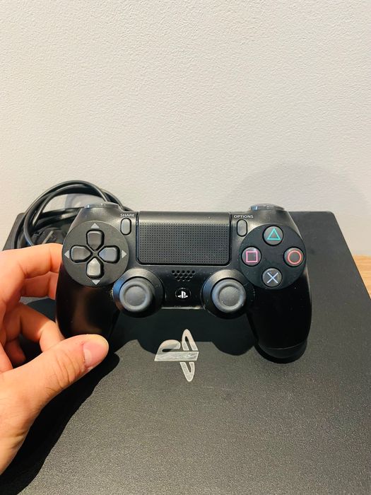 PlayStation 4 PS4 Pro 1TB