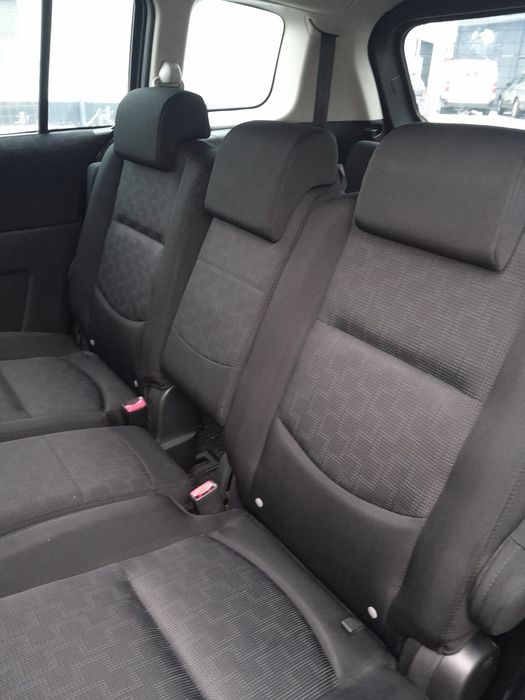 Mazda 5 , 7 locuri