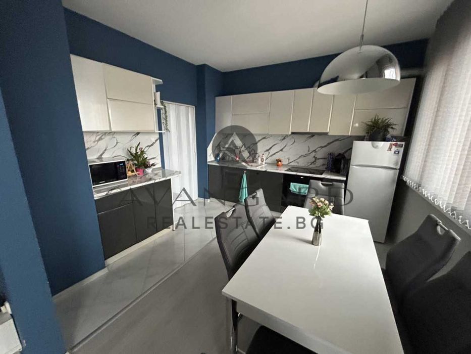 Продава се Тристаен апартамент в Пловдив, Център - 88 кв.м за 1796 €/кв.м - Снимка #2