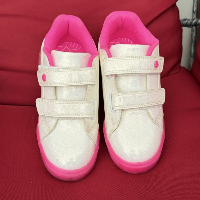 Vând Adidași Barbie mărimea 33 cu inimă luminoasă George – Stare perfectă