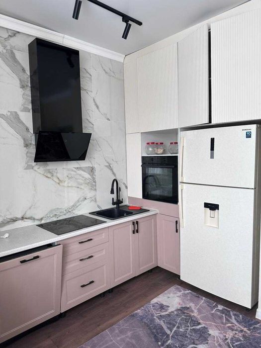 Продам евро 2х ком в центре