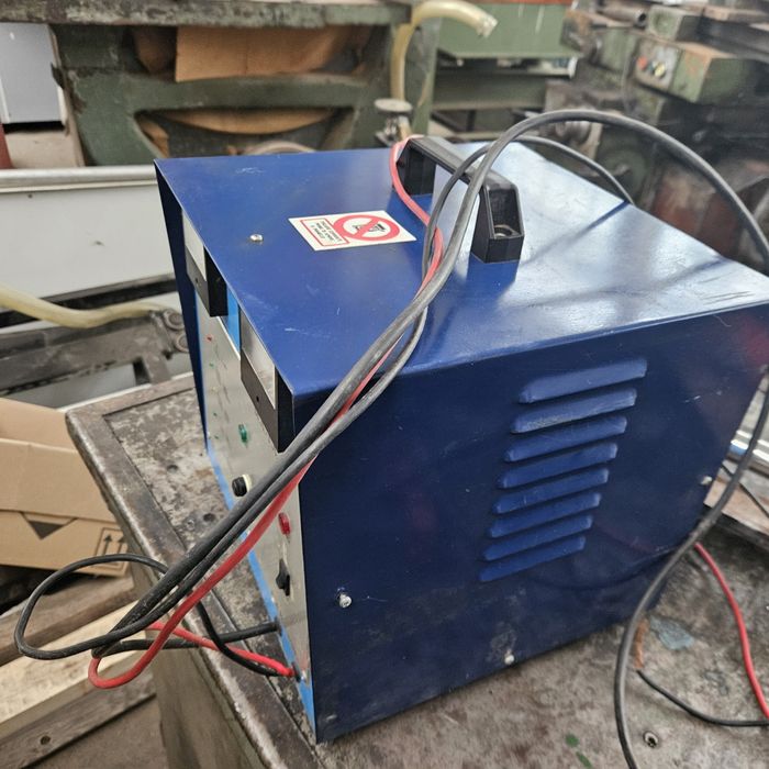 зарядно   24 волта,20 ампера