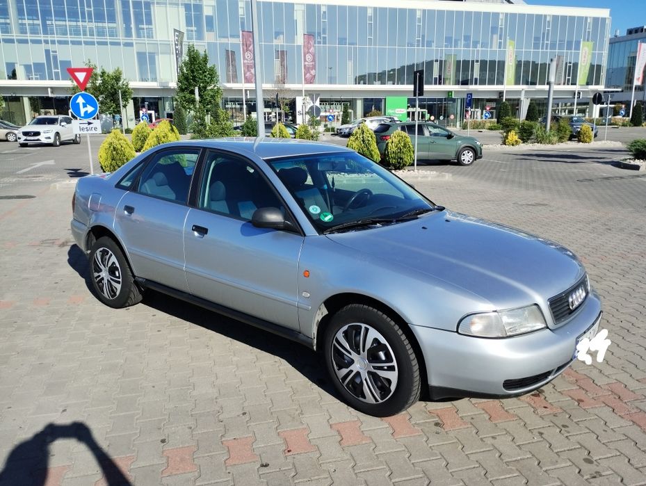 Audi A4 1996 benzină, 1.300 € — imagine 1