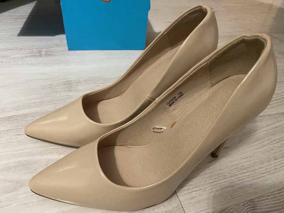 Pantofi stiletto, culoare nude